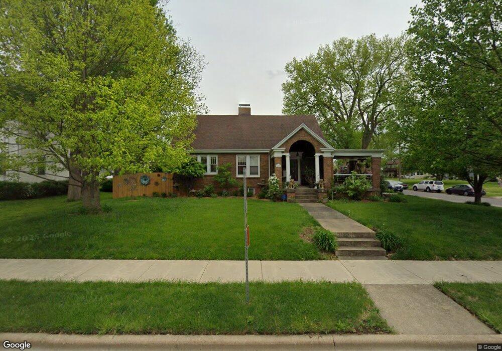 402 N Kickapoo St, Lincoln, IL 62656 - photo 1