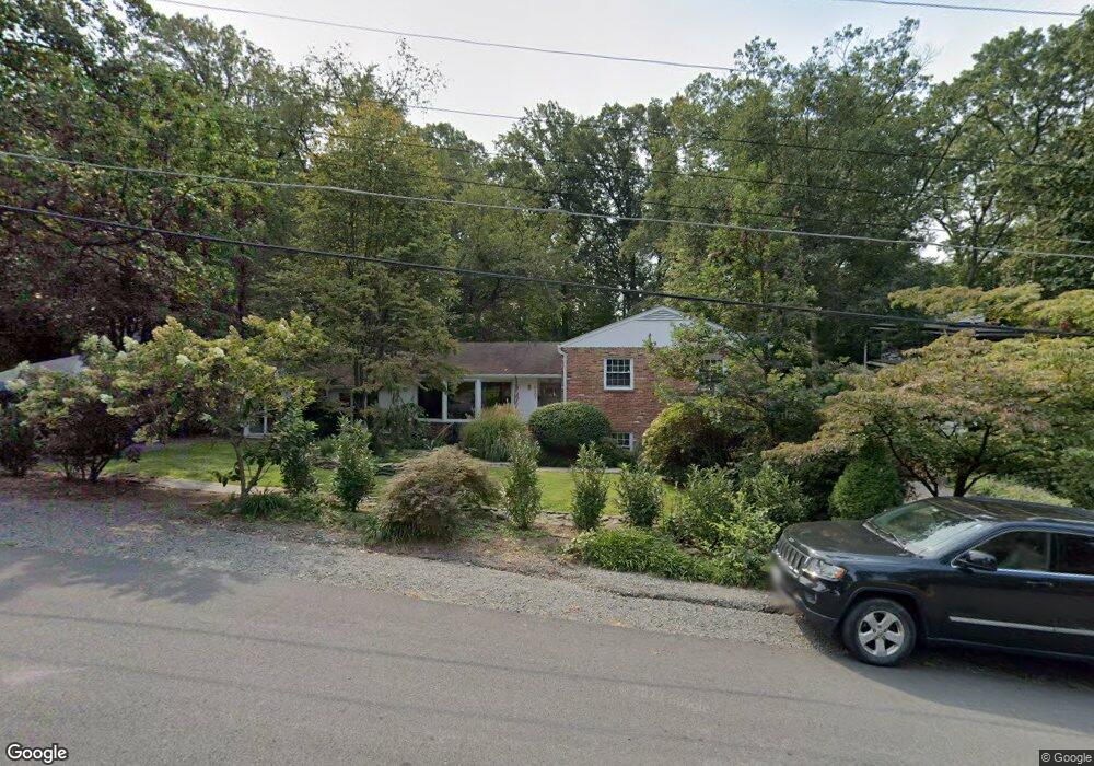 6407 Crosswoods Dr, Falls Church, VA 22044 - photo 1