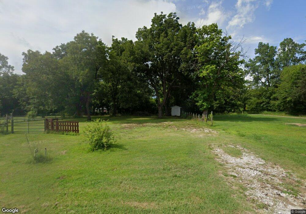 304 W Laurel St, Hugo, OK 74743 - photo 1