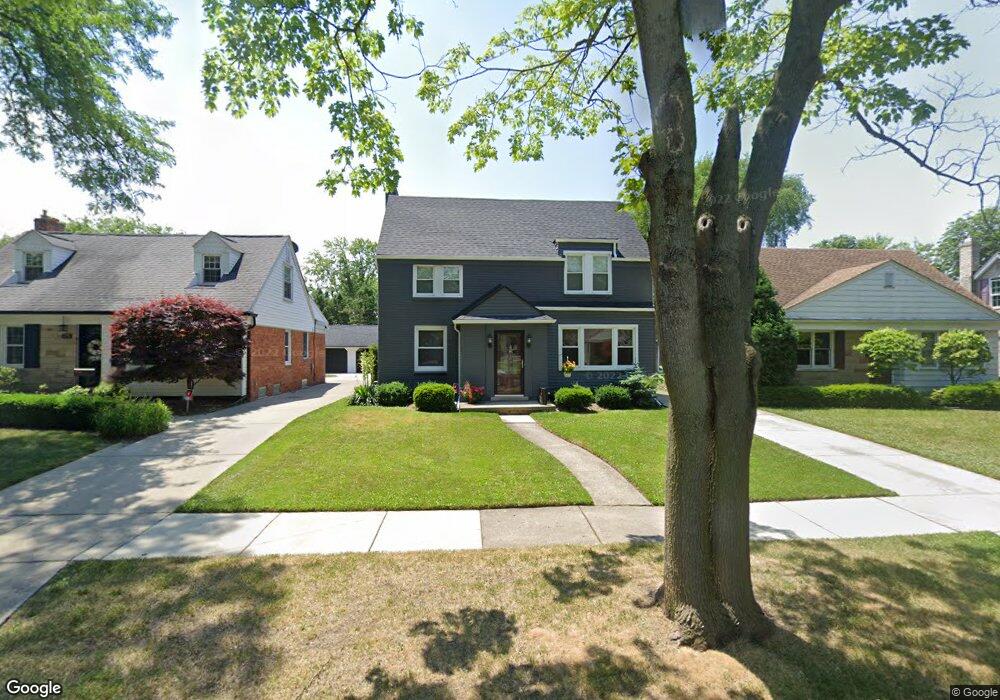 377 Hillcrest Ave, Grosse Pointe Farms, MI 48236 - photo 1