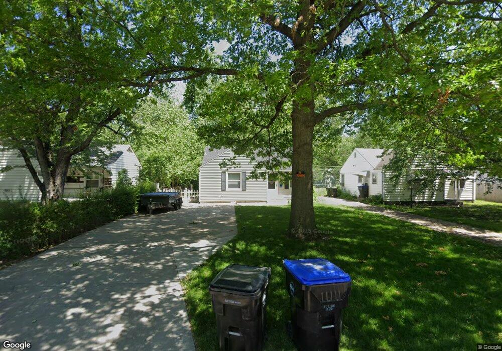 2204 SW MacVicar Ave, Topeka, KS 66611 - photo 1