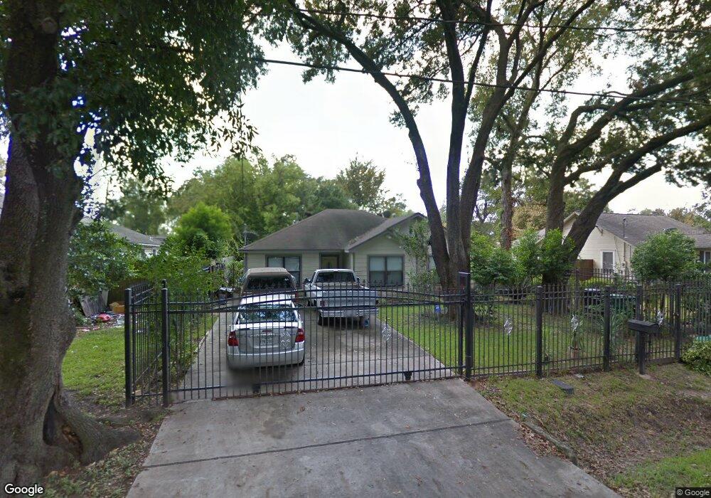 1316 Melbourne St, Houston, TX 77022 - photo 1
