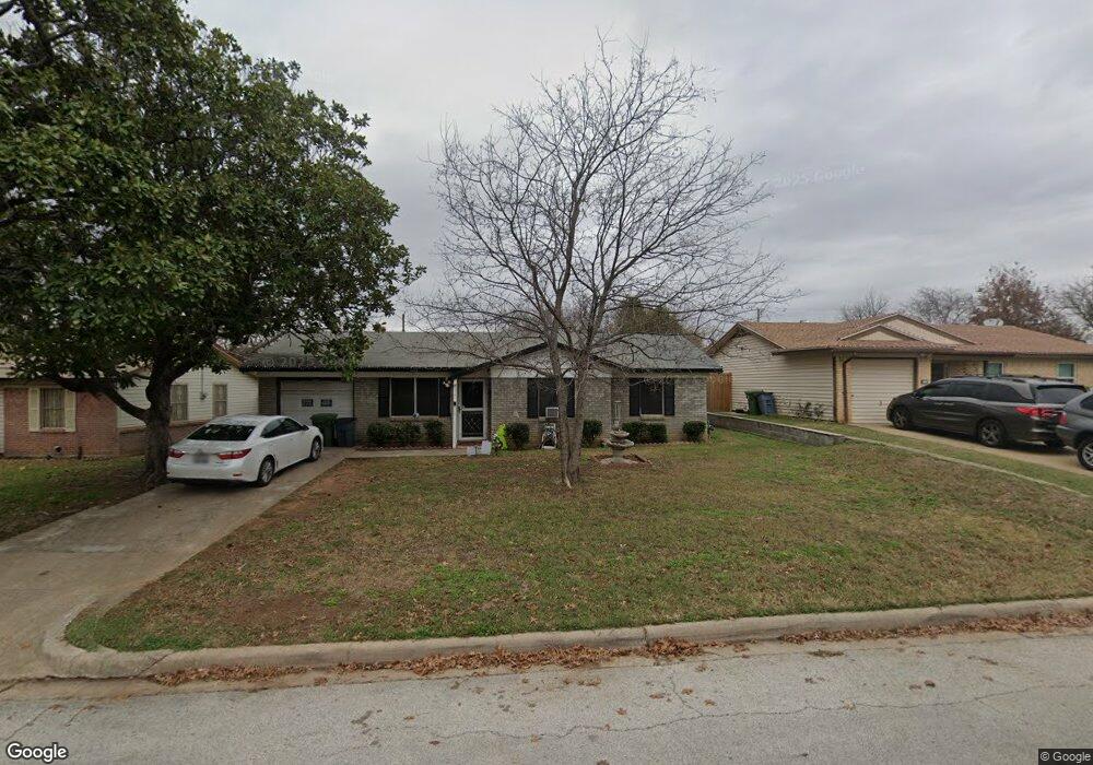 716 Oak Dr, Hurst, TX 76053 - photo 1