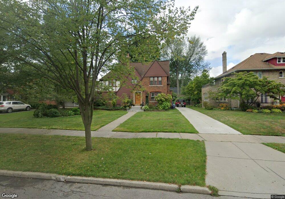 881 Pemberton Rd, Grosse Pointe Park, MI 48230 - photo 1