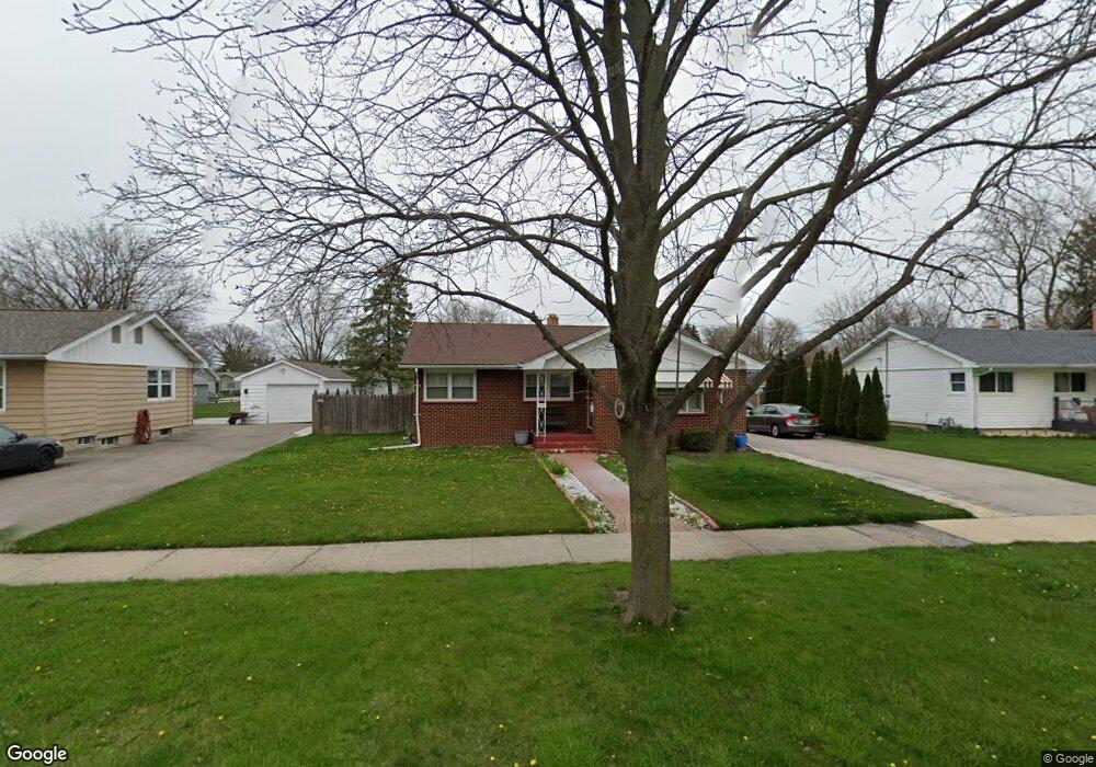 1533 W Illinois Ave, Aurora, IL 60506 - photo 1