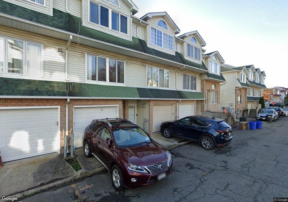 29 Woodcutters Ln, Staten Island, NY 10306 - photo 1