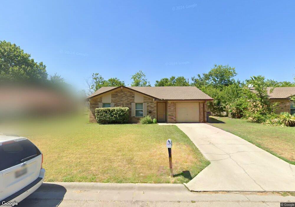 1501 Patricia Dr, Gainesville, TX 76240 - photo 1