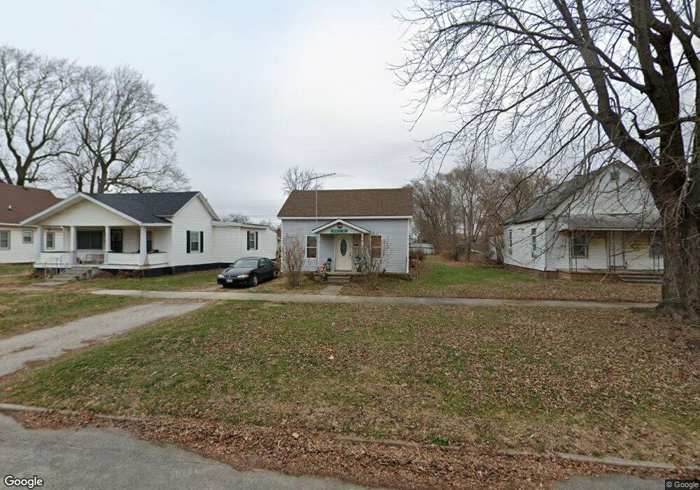 912 Prairie Ave, Mattoon, IL 61938 - photo 1