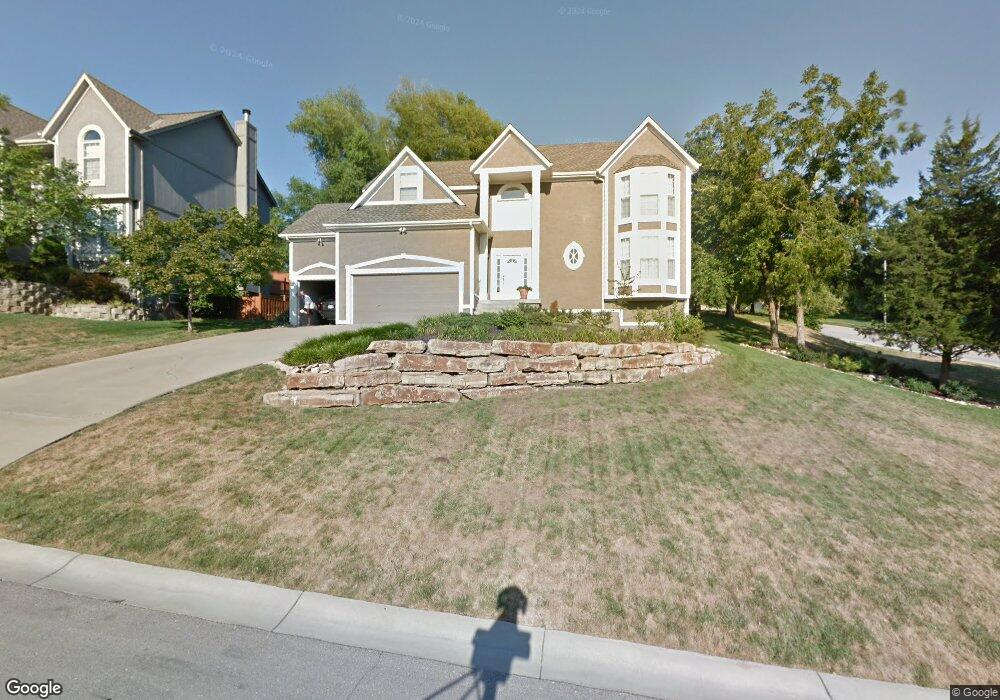 5441 Oakview St, Shawnee, KS 66216 - photo 1