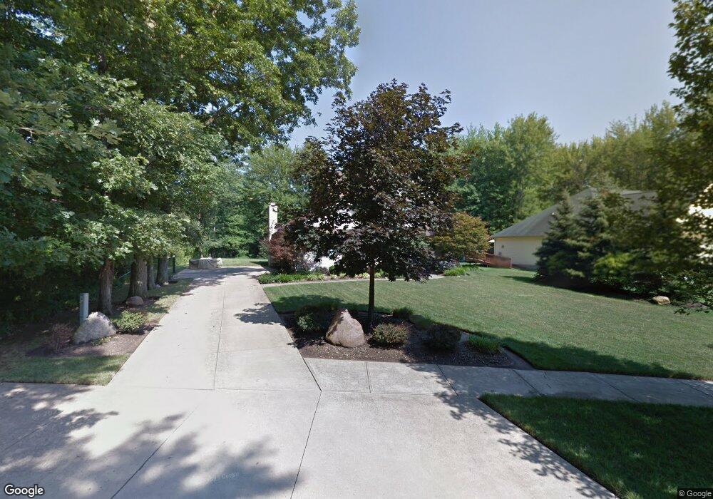 7101 Regina Ln, Olmsted Falls, OH 44138 - photo 1