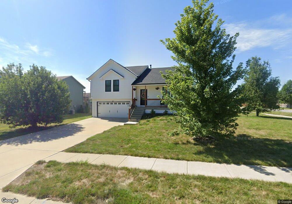 613 E Apache St, Gardner, KS 66030 - photo 1
