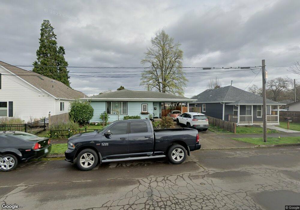 1037 11th Ave SW, Albany, OR 97321 - photo 1