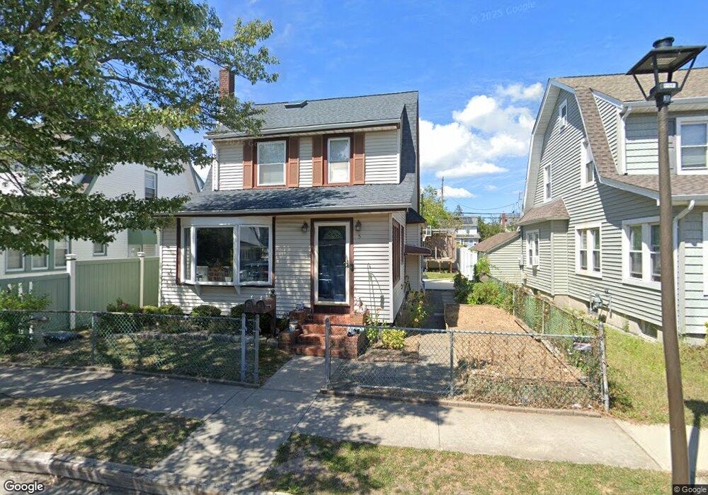 5 Evergreen Dr, Lindenhurst, NY 11757 - photo 1