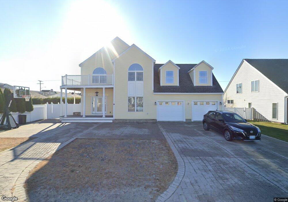 9 Lowell St, Seabrook, NH 03874 - photo 1