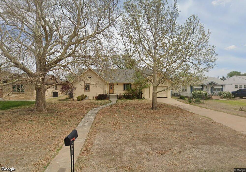 908 S Jackson St, Hugoton, KS 67951 - photo 1