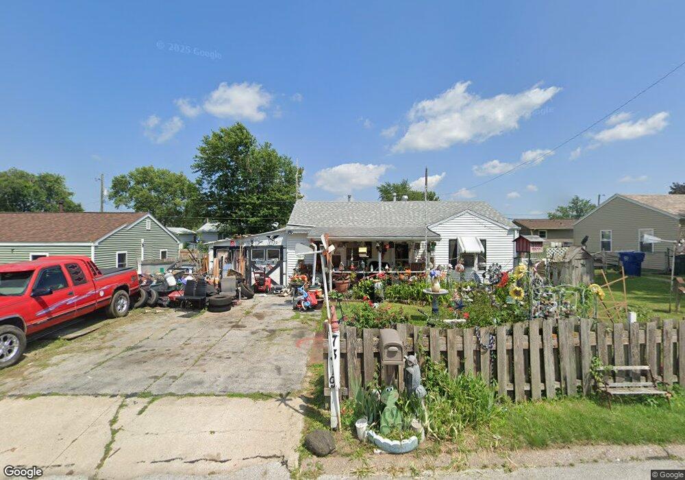 7319 Kelling St, Davenport, IA 52806 - photo 1