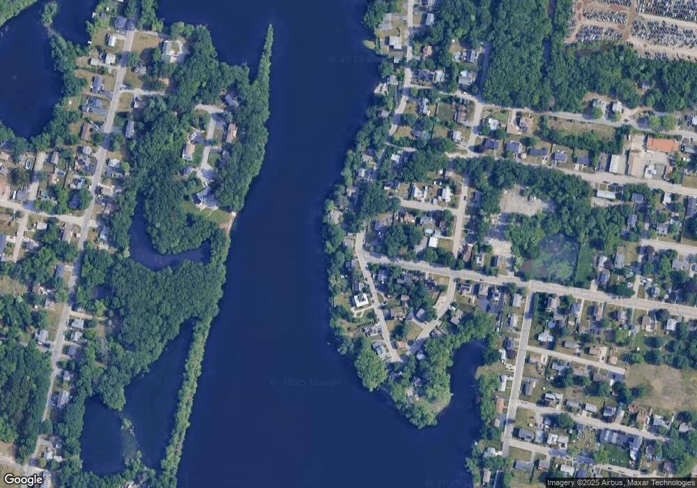 48 Edgewater Dr, Blackstone, MA 01504 - photo 1