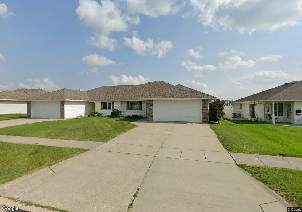 908 E Sycamore Ave, Norfolk, NE 68701 - photo 1