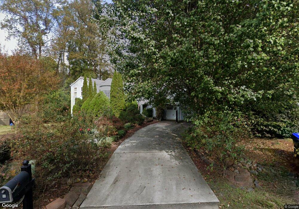10290 Kinross Rd, Roswell, GA 30076 - photo 1
