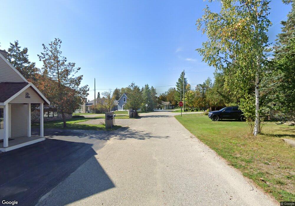 9 Cottage Point Dr, Charlevoix, MI 49720 - photo 1