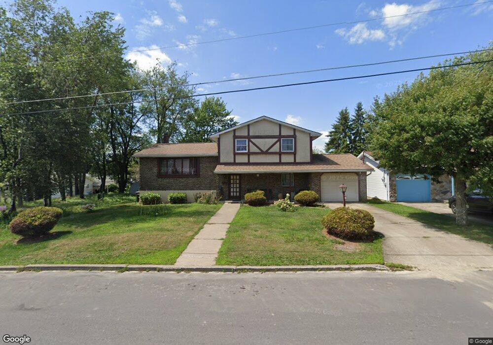 930 Lincoln St, Hazleton, PA 18201 - photo 1