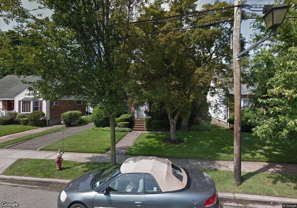 201 Beebe Rd, Mineola, NY 11501 - photo 1