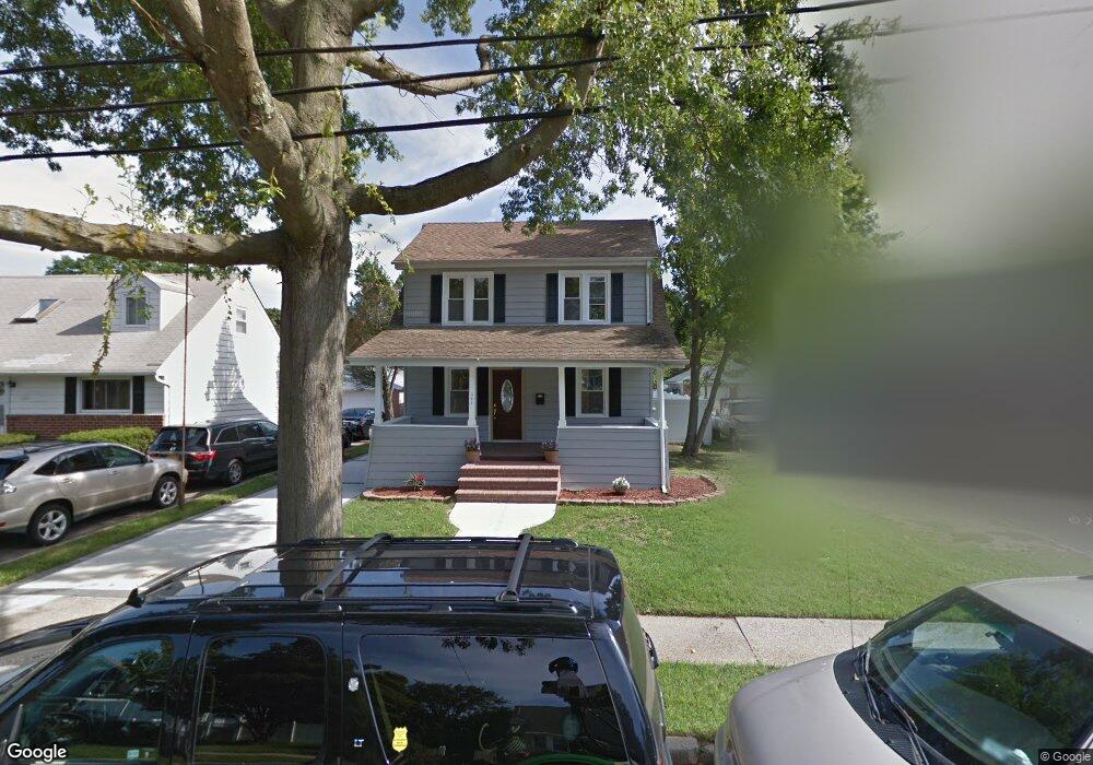 547 Maple St, West Hempstead, NY 11552 - photo 1