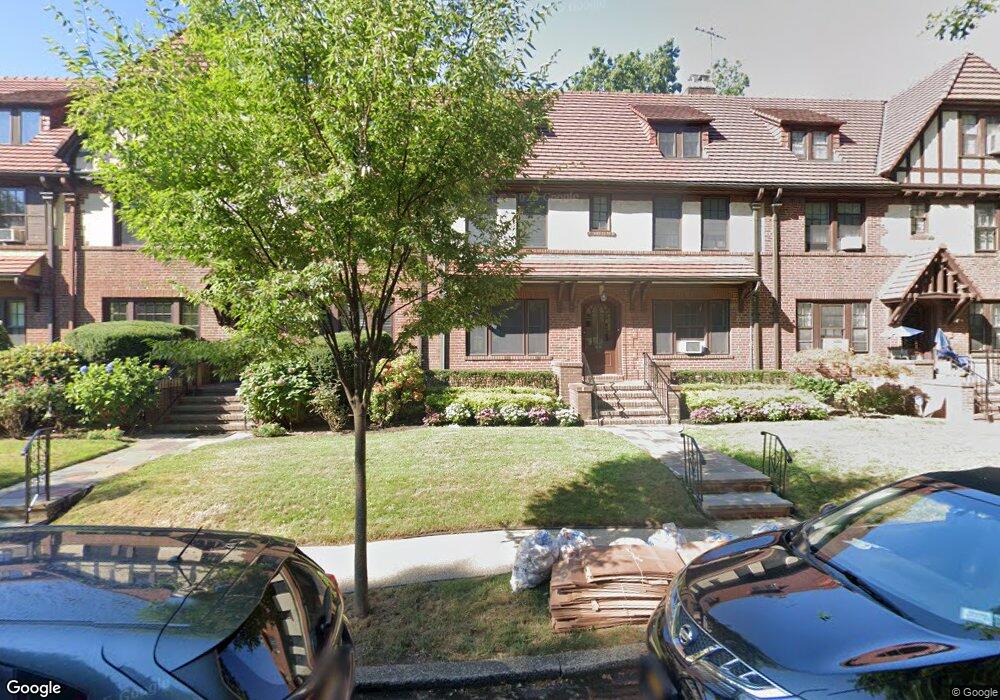 14 Beechknoll Rd, Forest Hills, NY 11375 - photo 1