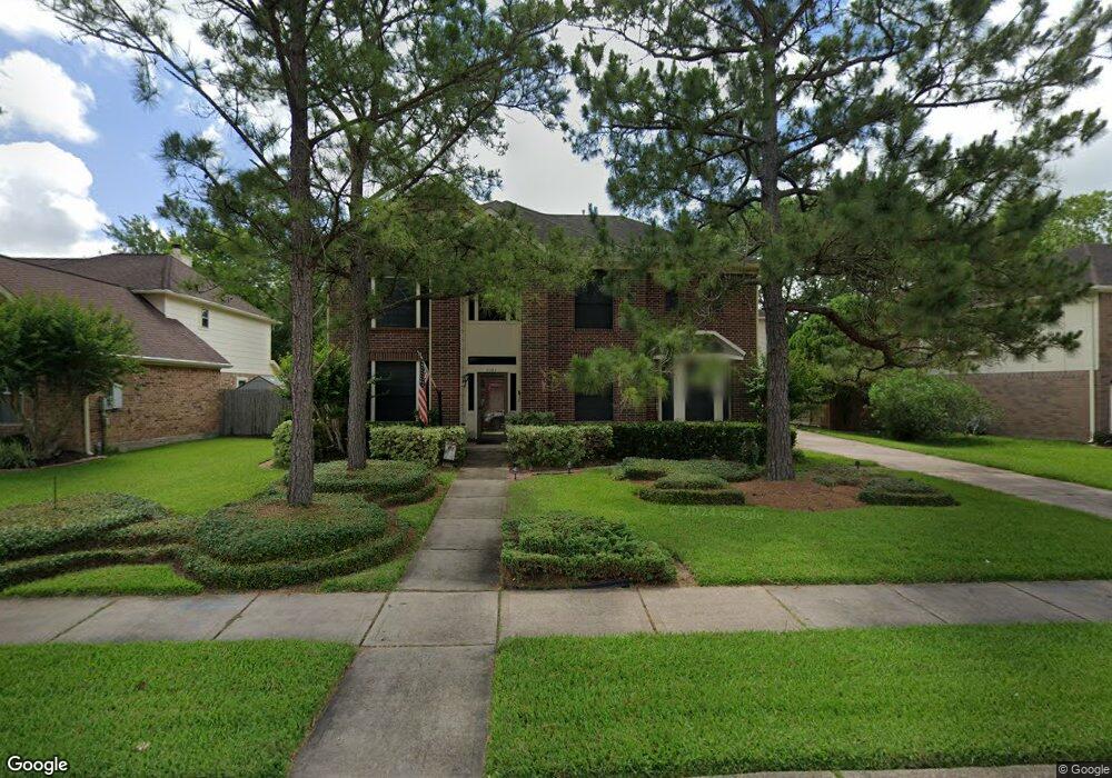 2103 N Mission Cir, Friendswood, TX 77546 - photo 1