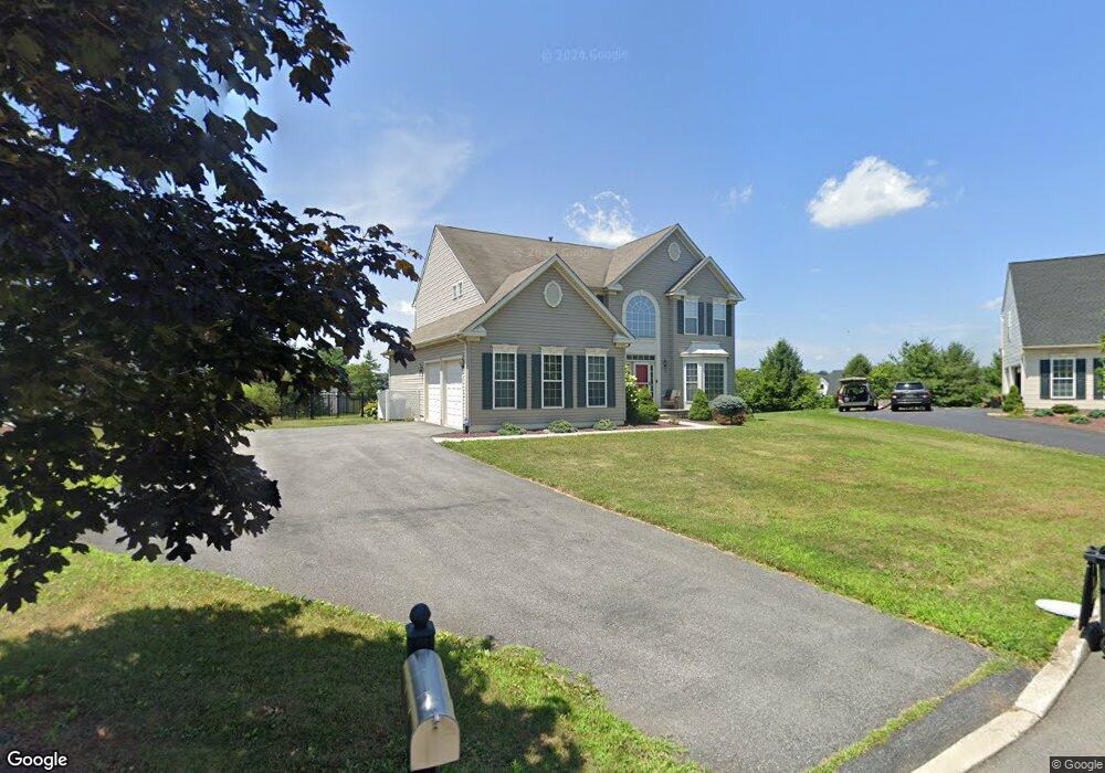 5470 Falcon Ct, Bethlehem, PA 18017 - photo 1