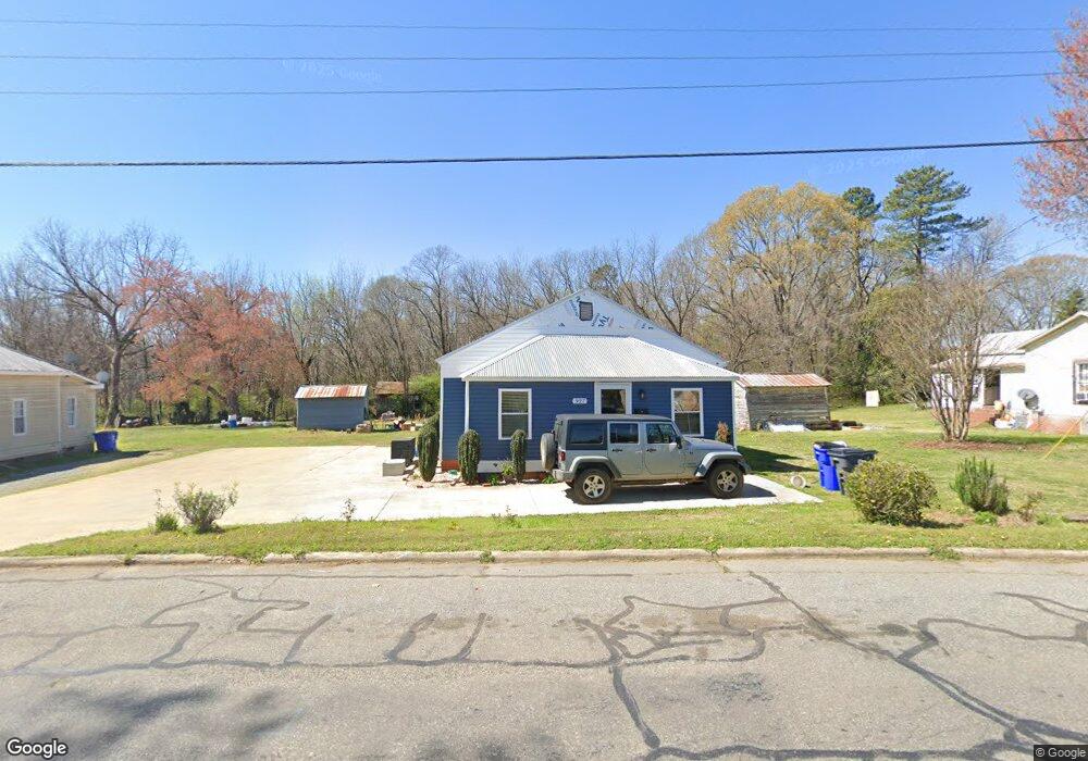 927 N Chatham Ave, Siler City, NC 27344 - photo 1