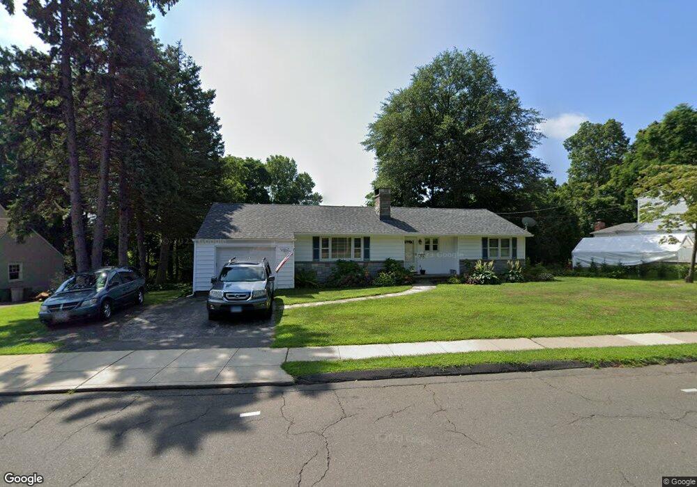 615 Connors Ln, Stratford, CT 06614 - photo 1