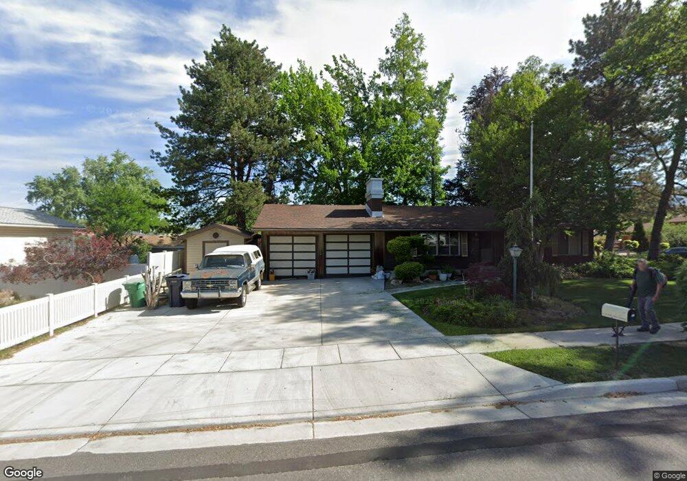 910 E Chariot Dr, Sandy, UT 84094 - photo 1