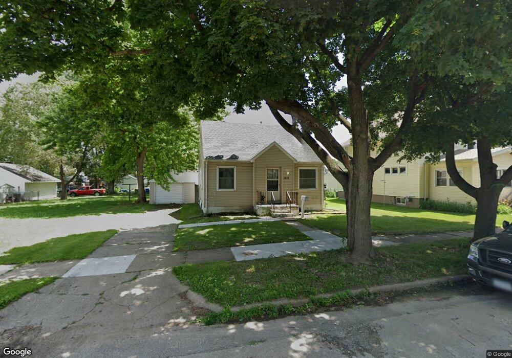 1221 N St SW, Cedar Rapids, IA 52404 - photo 1