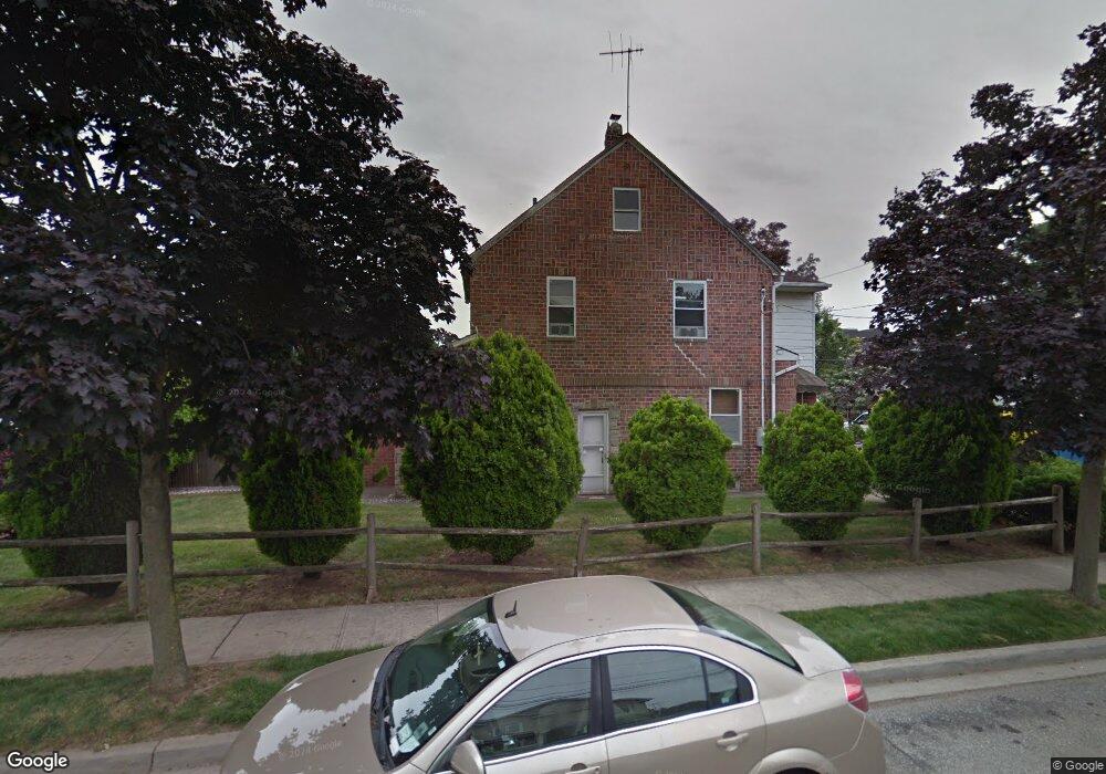 52 Geranium Ave, Mineola, NY 11501 - photo 1