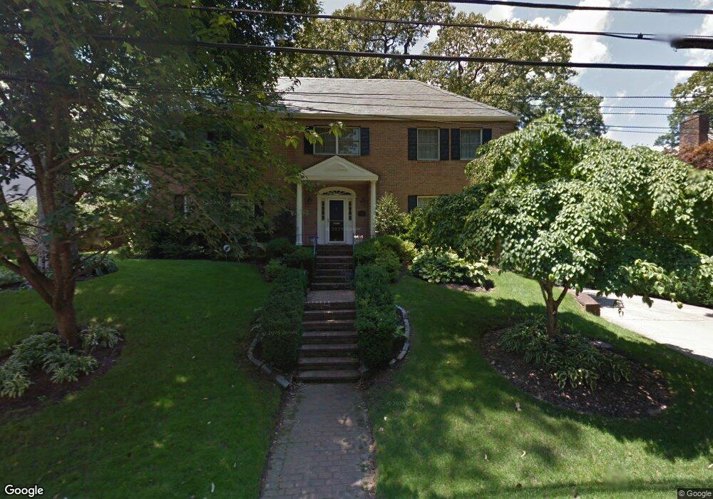 61 Stuart Place, Manhasset, NY 11030 - photo 1