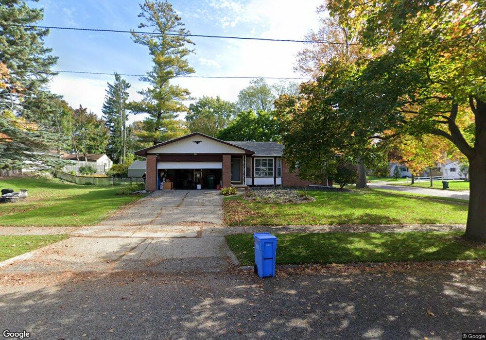 2817 Chatham Rd, Lansing, MI 48910 - photo 1