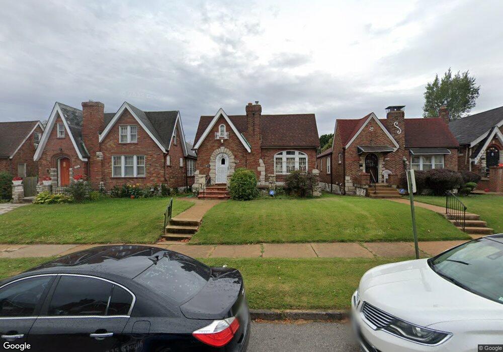 4726 Bessie Ct, Saint Louis, MO 63115 - photo 1