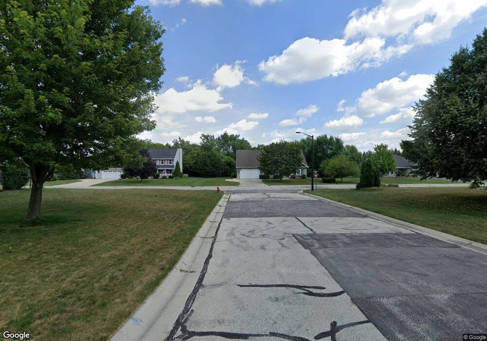 N61W14740 Woodcrest Ct, Menomonee Falls, WI 53051 - photo 1