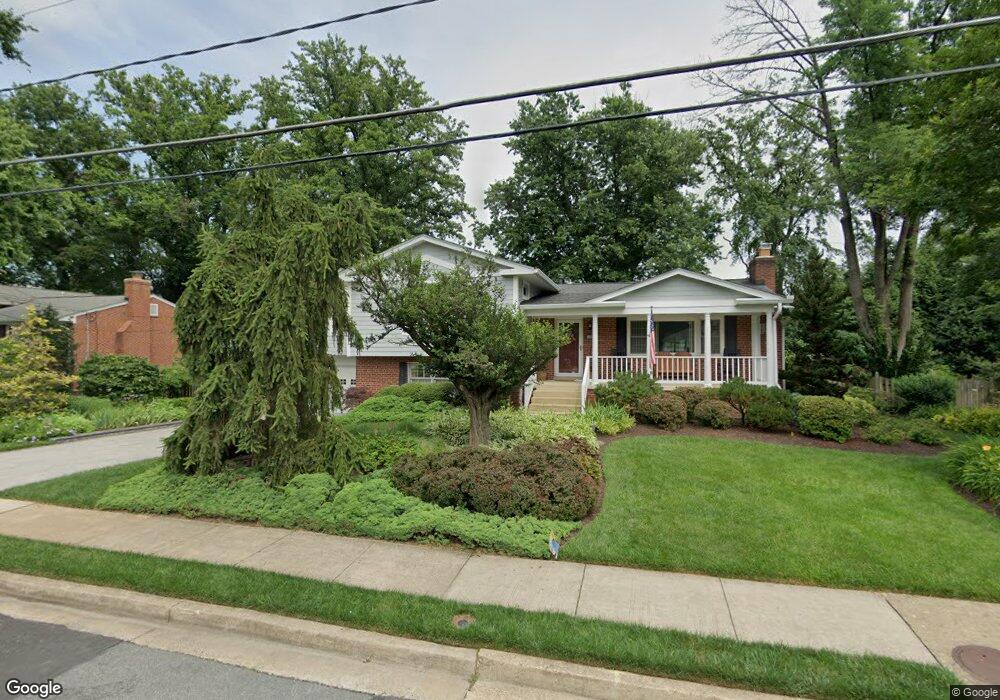 1007 Country Club Dr NE, Vienna, VA 22180 - photo 1