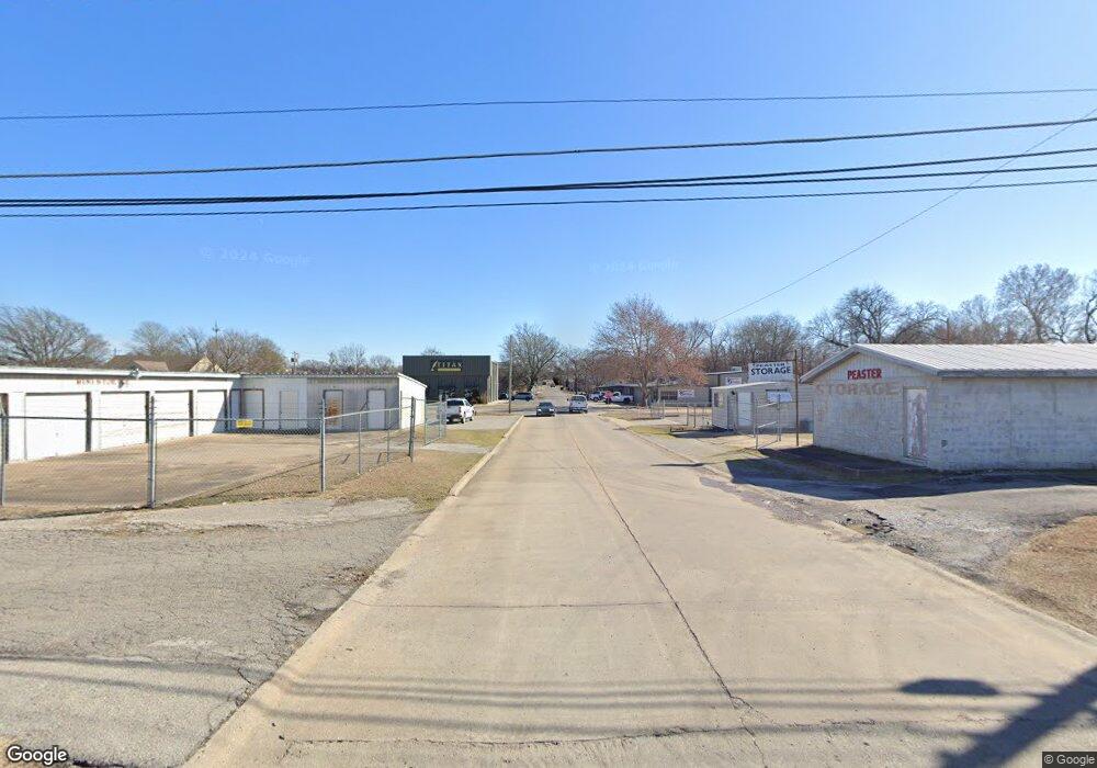 560 W Claremore St, Claremore, OK 74017 - photo 1