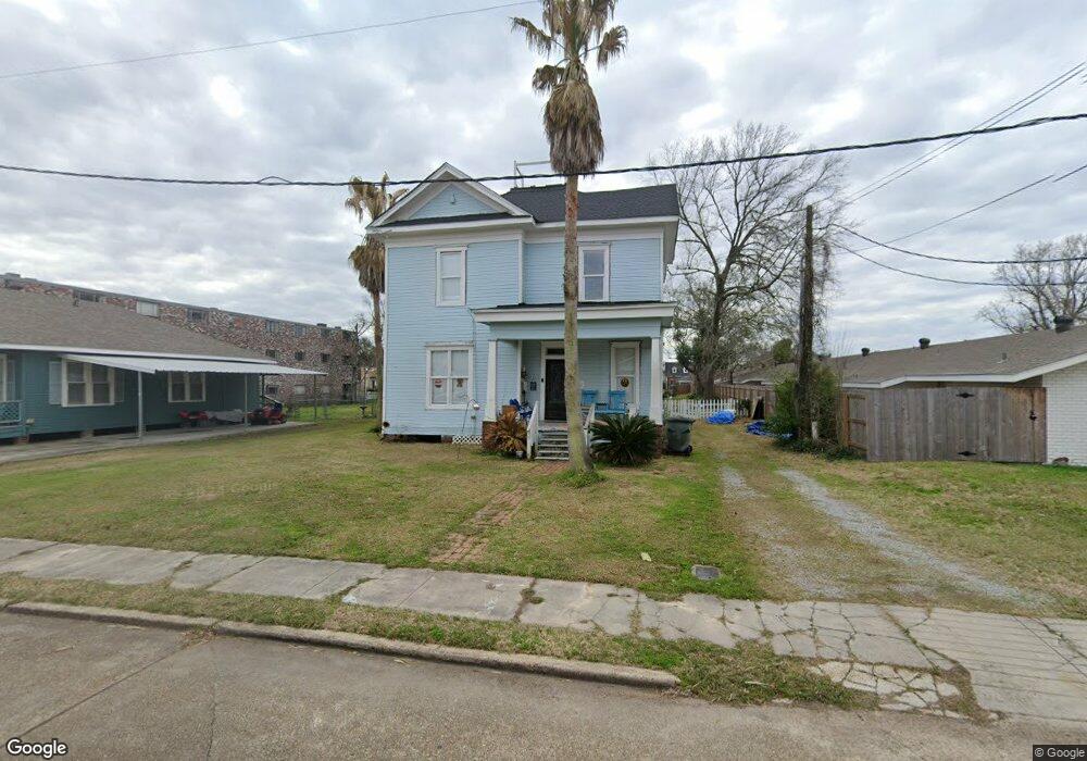 704 Iris St, Lake Charles, LA 70601 - photo 1