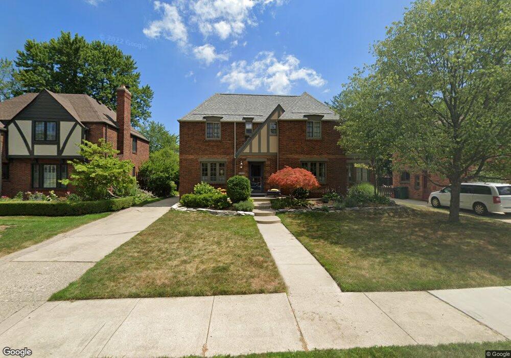 1352 Bedford Rd, Grosse Pointe Park, MI 48230 - photo 1