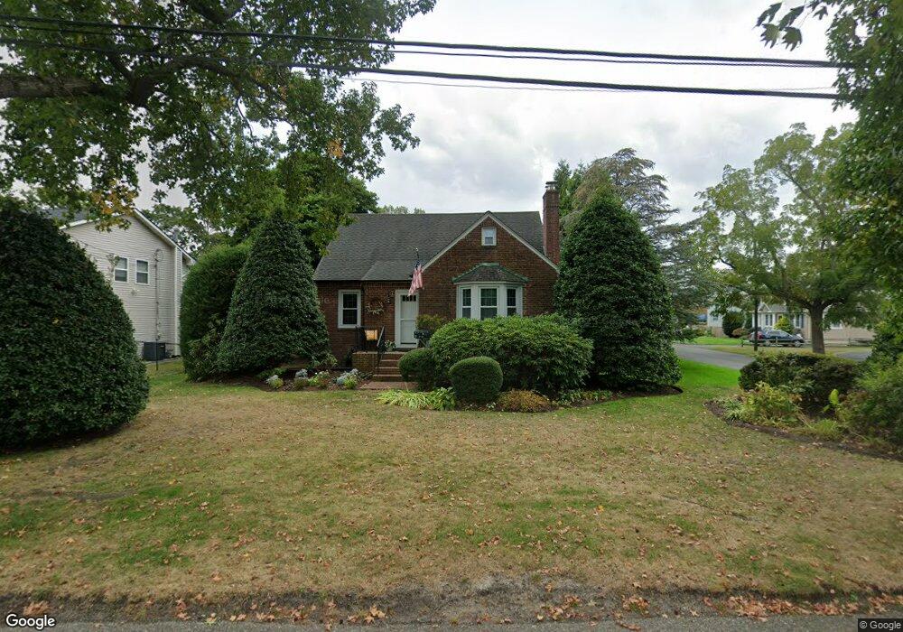 30 Raymond St, Islip, NY 11751 - photo 1
