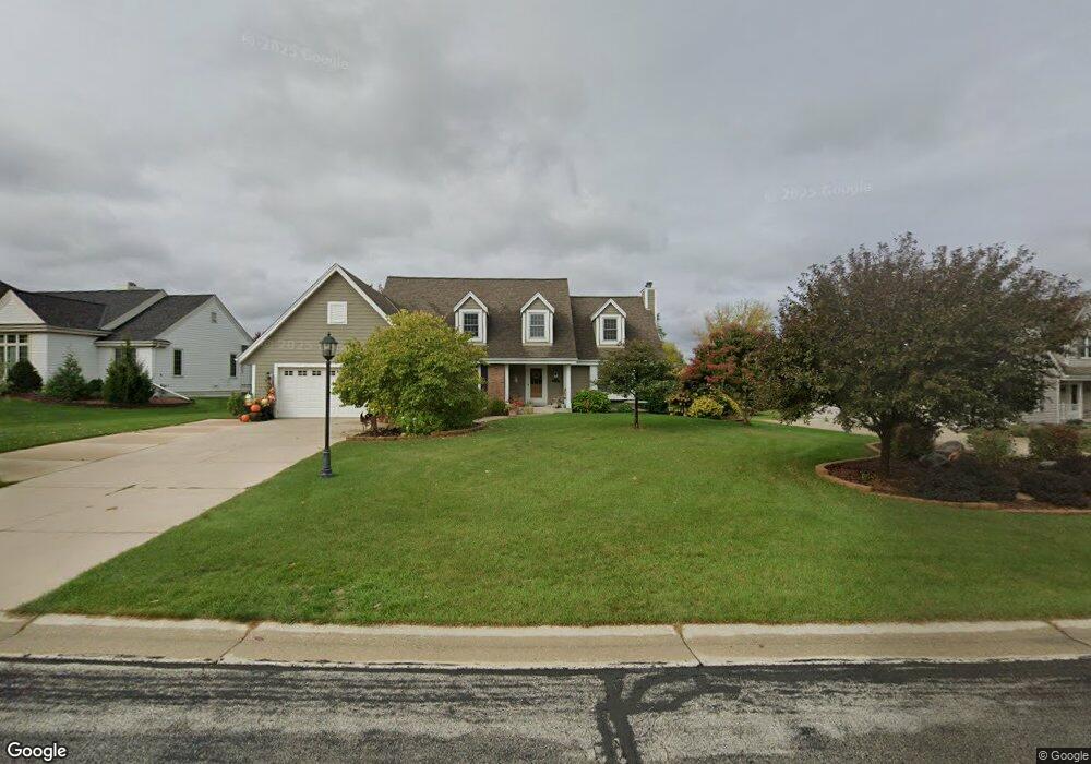 W148N10309 Windsong Cir E, Germantown, WI 53022 - photo 1