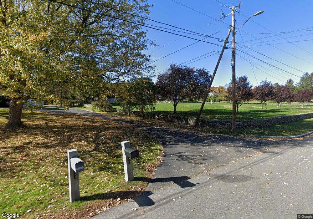 234 Lakeview Ln, Manchester, NH 03104 - photo 1