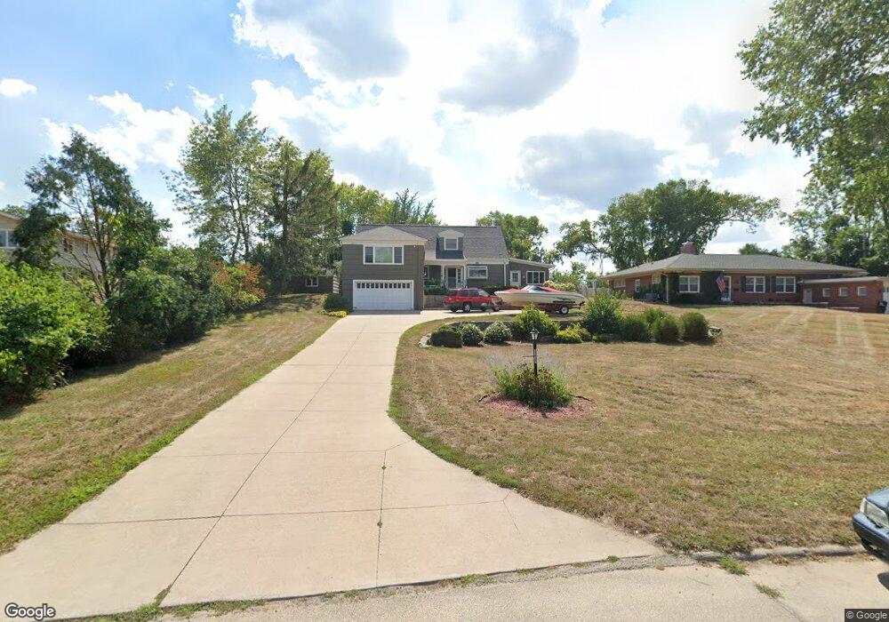 3235 Bever Cir SE, Cedar Rapids, IA 52403 - photo 1