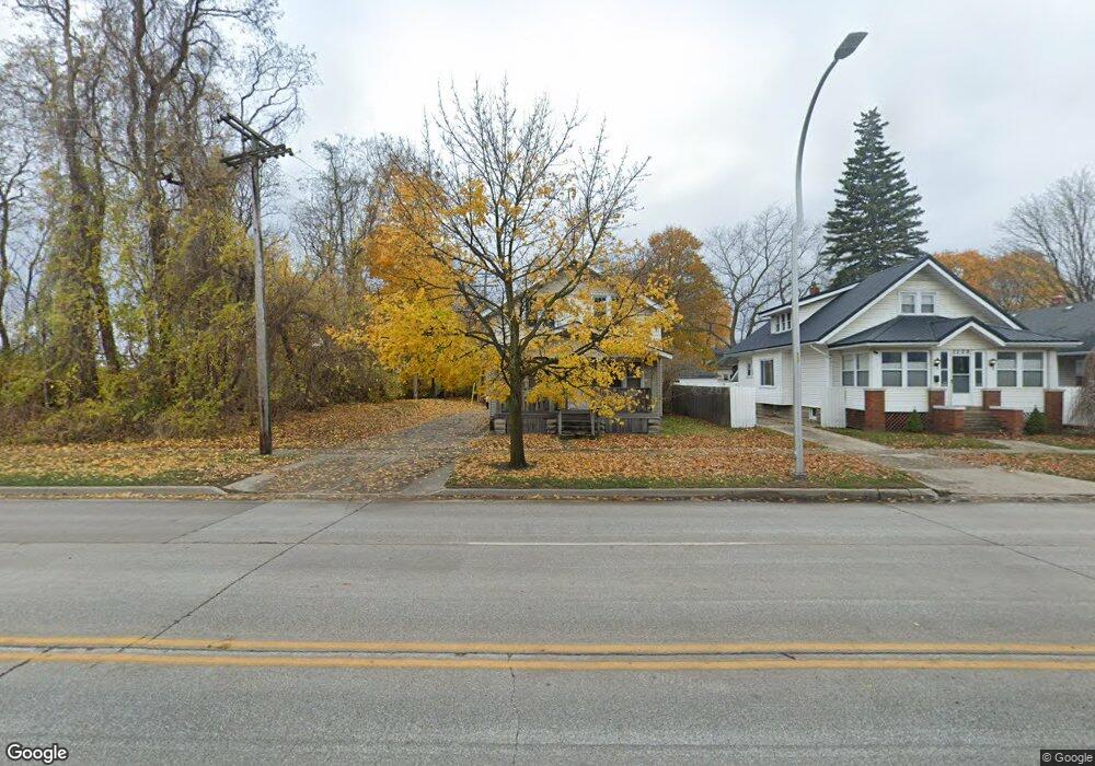 2211 10th St, Port Huron, MI 48060 - photo 1