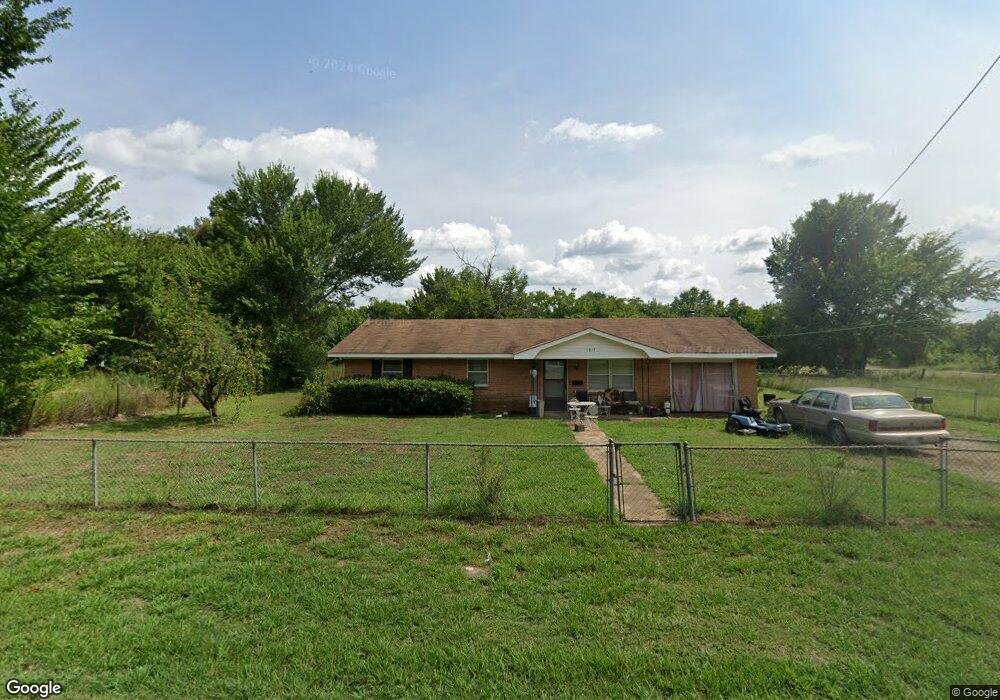 1517 W Main St, Hugo, OK 74743 - photo 1
