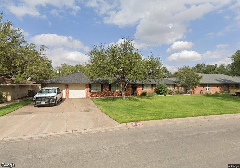 2102 Oaklawn Dr, Midland, TX 79705 - photo 1